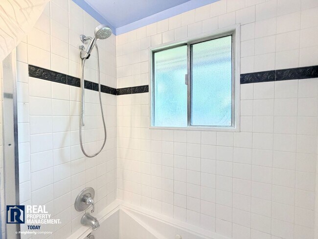 Building Photo - Charming Tacoma Home with Huge Fenced Yard, Garage & Hardwood Floors
