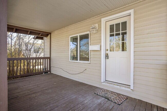 Building Photo - Cute Single Family Home Ready Now!