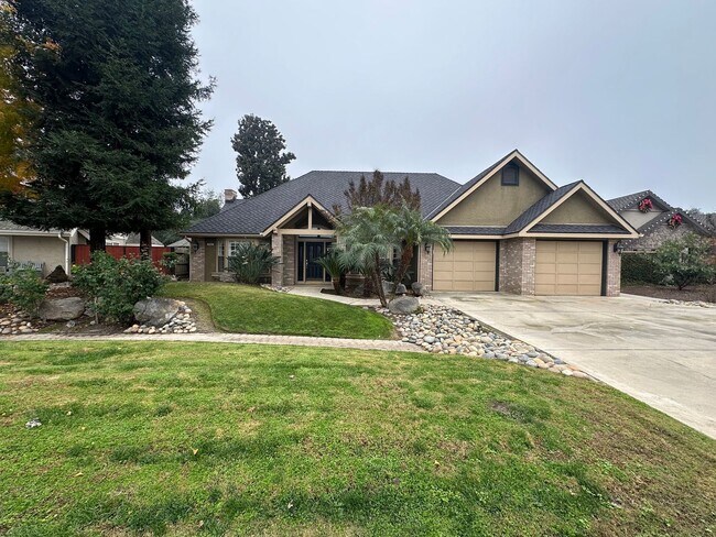 Building Photo - Entertainer delight rental home located in ''The Lakes'' subdivision coming soon!