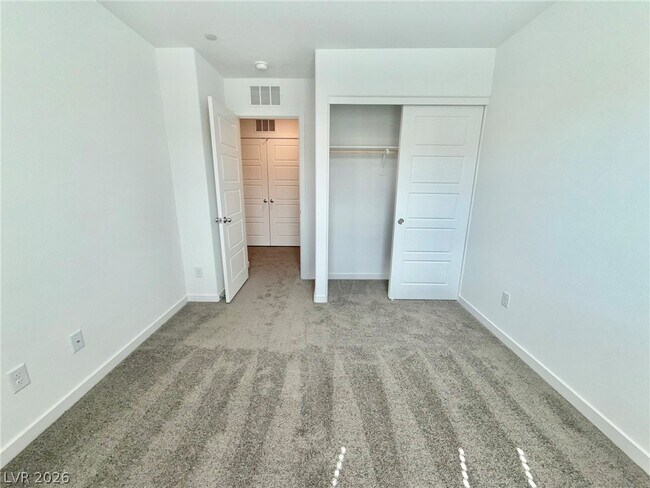 Building Photo - 913 Rosy Starling St