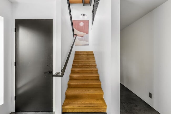 Building Photo - 2478 Penmar Ave