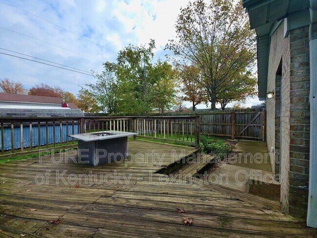 Building Photo - 305 Williamsburg Dr