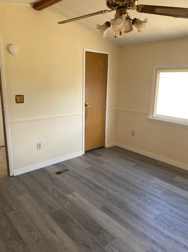 Building Photo - 8 Pebble Dr