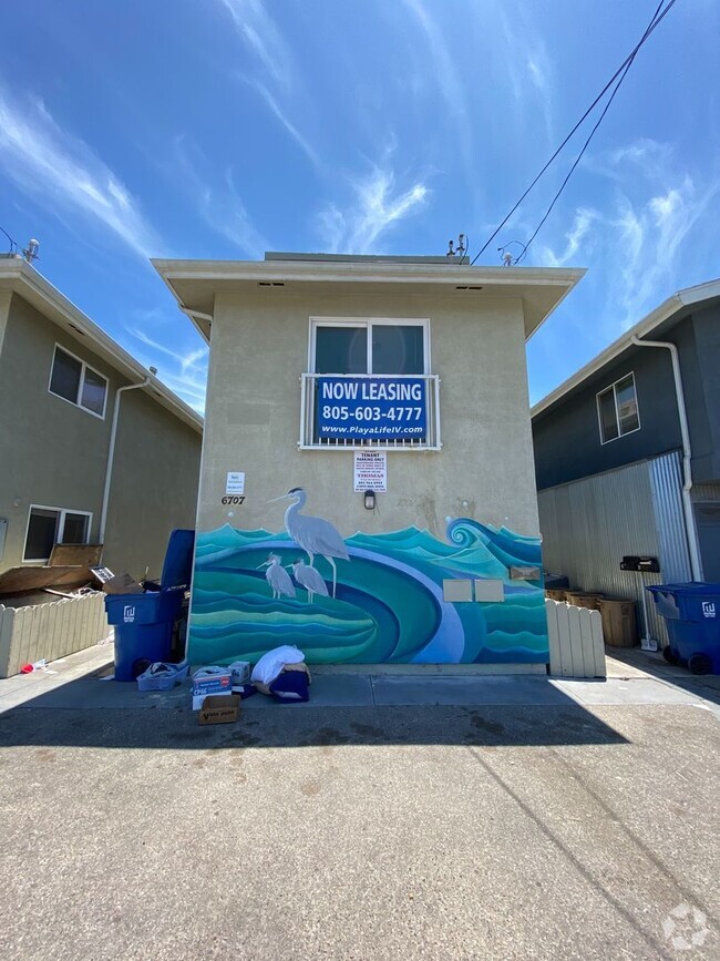 Building Photo - 6707 Del Playa Dr