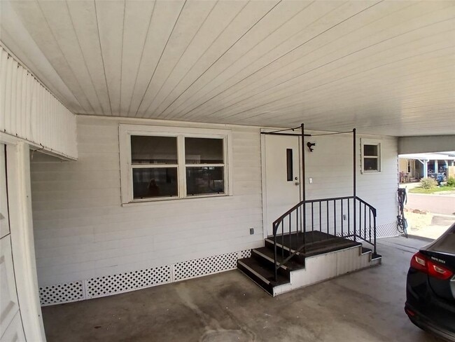 Building Photo - 110 52nd Ave Terrace E