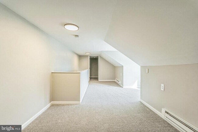 Building Photo - 557 9th Ave