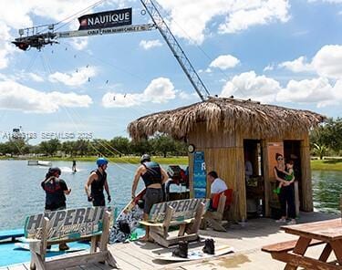 Building Photo - 895 W 79th Pl