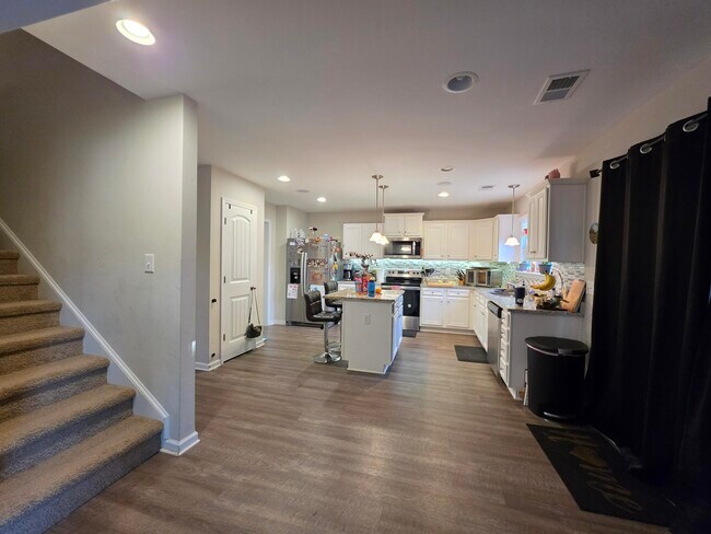 Building Photo - 147 Niblick Dr