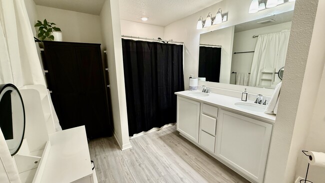 Building Photo - 1252 Denali Dr