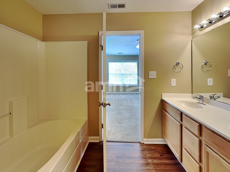 Building Photo - 1120 Rutledge Landing Dr