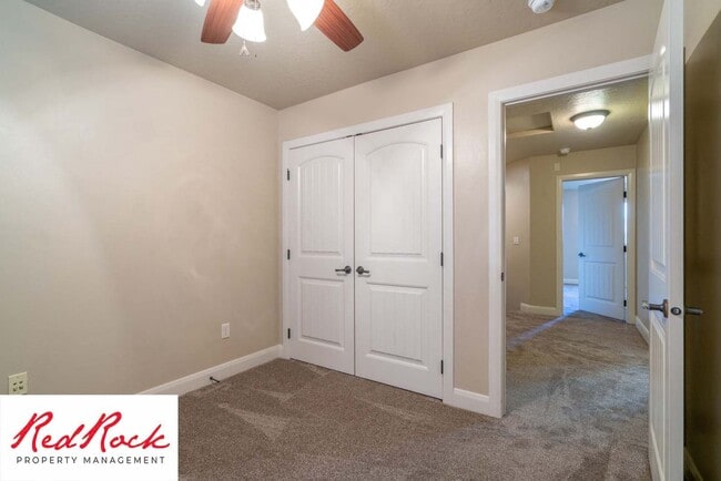 Building Photo - Beautiful Southgate Townhome!