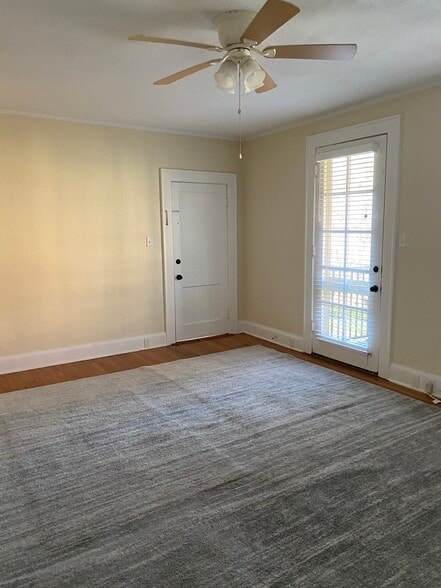 Spacious Living Room - Walnut Apartments