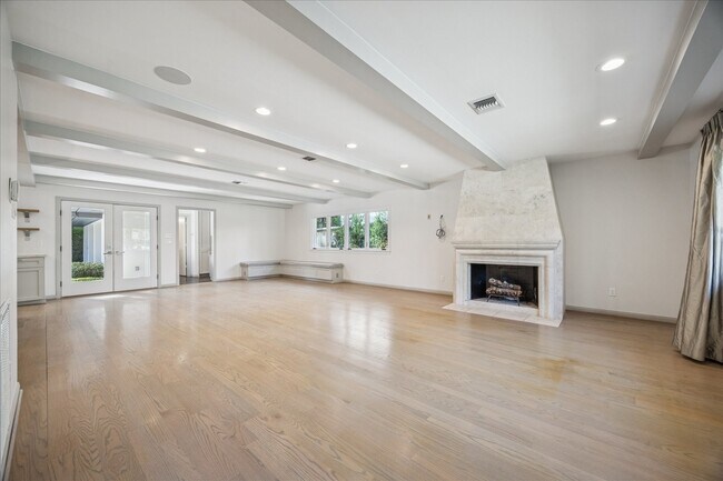 Building Photo - 547 3 Corners Dr