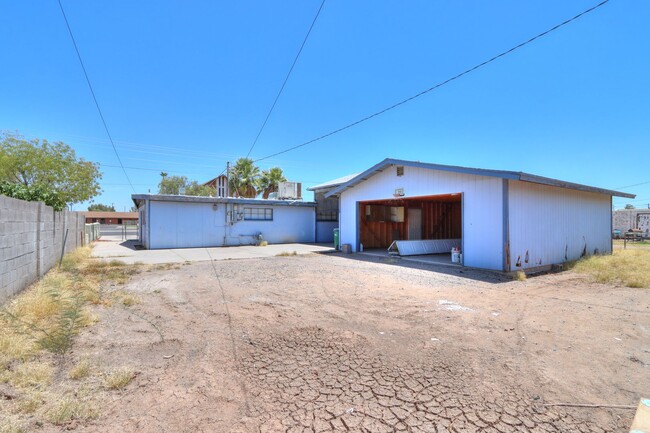 Building Photo - 3 Bedroom with Bonus Room and with Large Y...