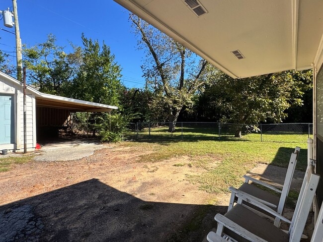 Building Photo - 823 W. Fifth Street