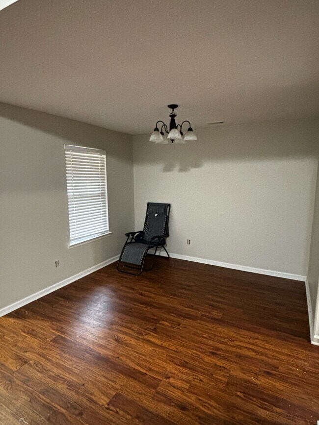 Building Photo - 867 Birchwood Ln