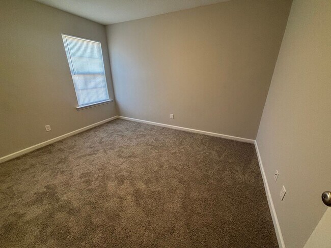 Building Photo - FOR RENT