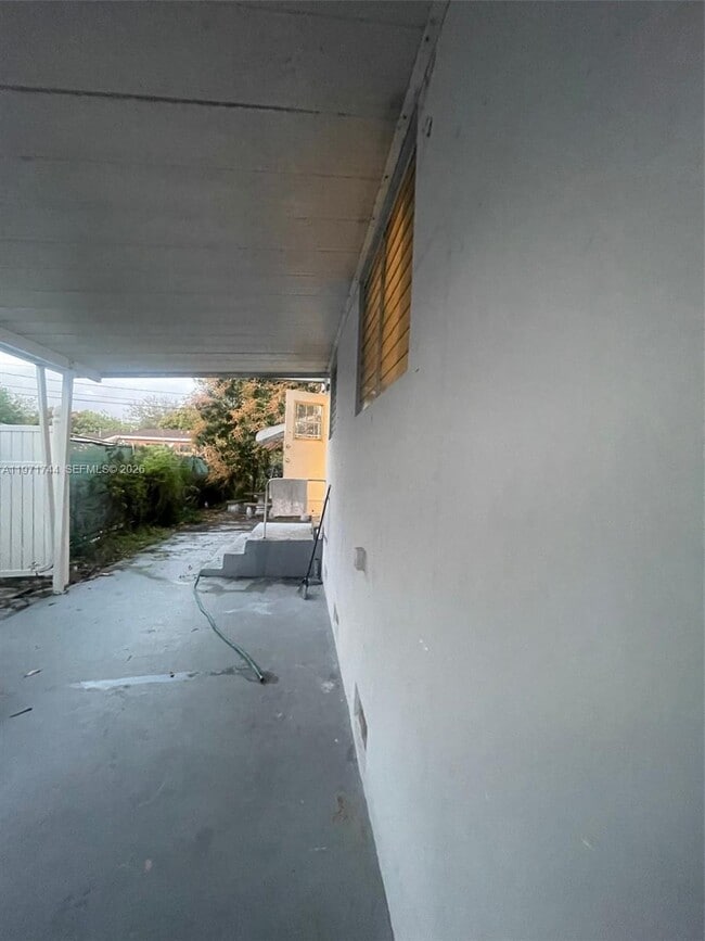 Building Photo - 121 NE 169th Terrace