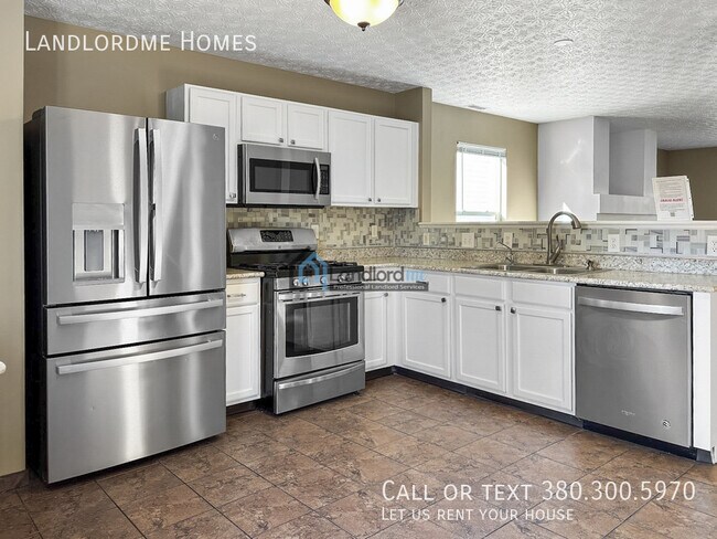 Building Photo - 8111 Royal Elm Dr