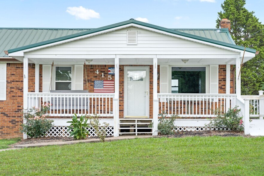 Building Photo - 4151 Chapel Hill Rd
