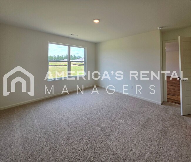 Building Photo - 556 Saddlewood Bnd