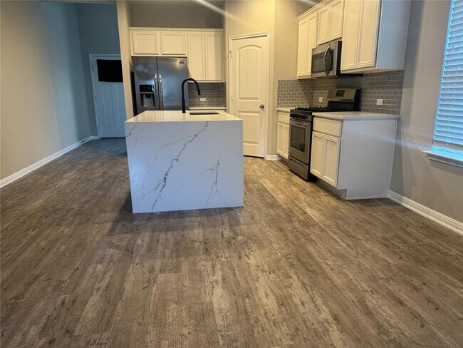 Building Photo - 3093 Blantyre Bnd