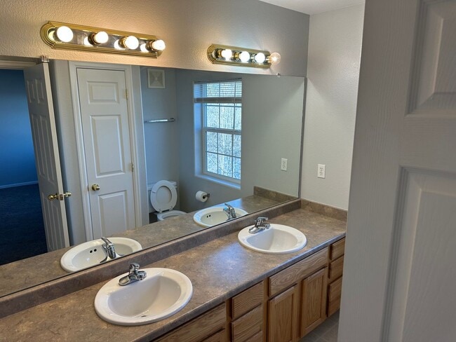 Building Photo - CHARMING 3BD TOWNHOME IN GATED COMMUNITY JUST MINUTES FROM PETERSON AFB & FORT CARSON - Security ...