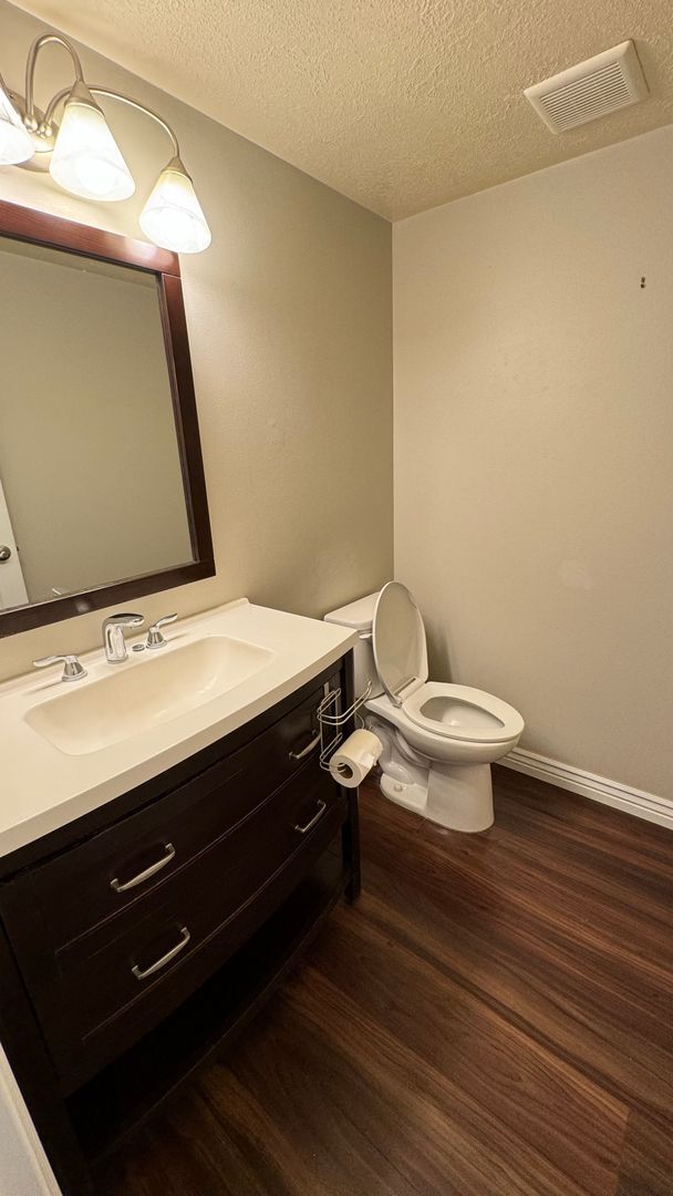 Building Photo - Beautiful town home in Centerville! 3 bedroom 1.5 bathroom