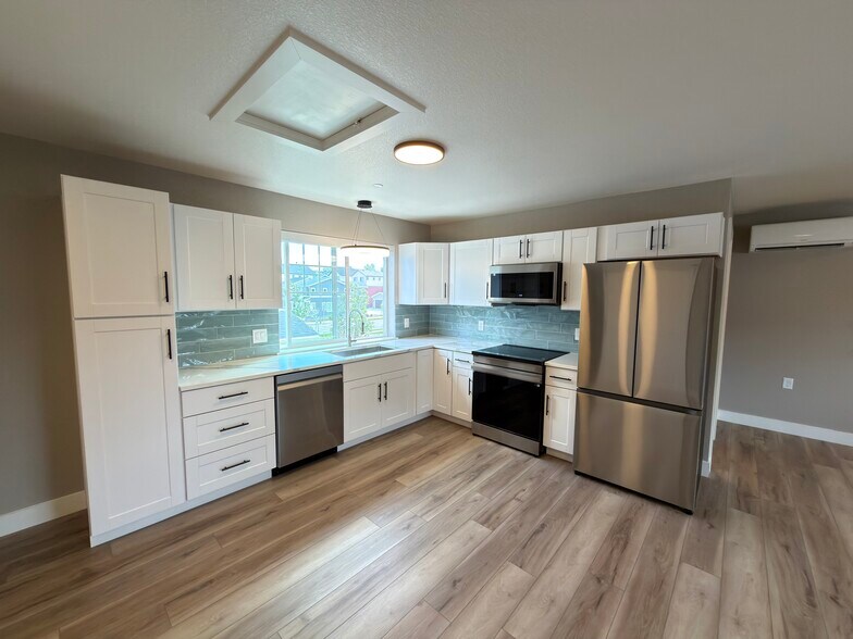 Kitchen - 219 S 1st Ave