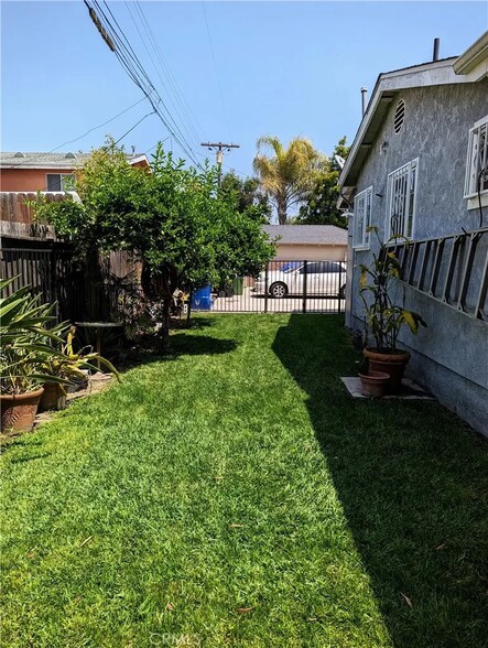 Building Photo - 2325 S Harcourt Ave