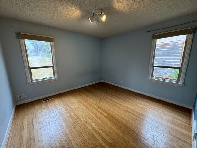 Building Photo - 6227 53rd Ave NE