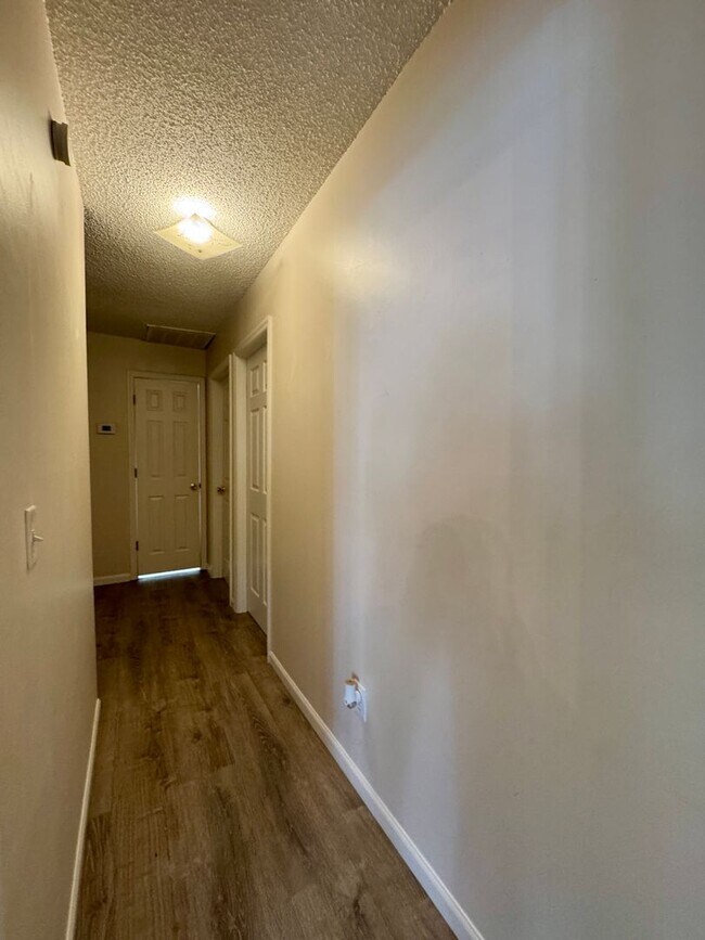 Building Photo - 3531 Sleepy Hollow Rd