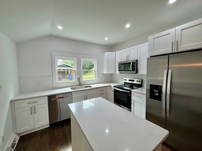 Building Photo - Renovated 3 Bedroom/2 Bath Home
