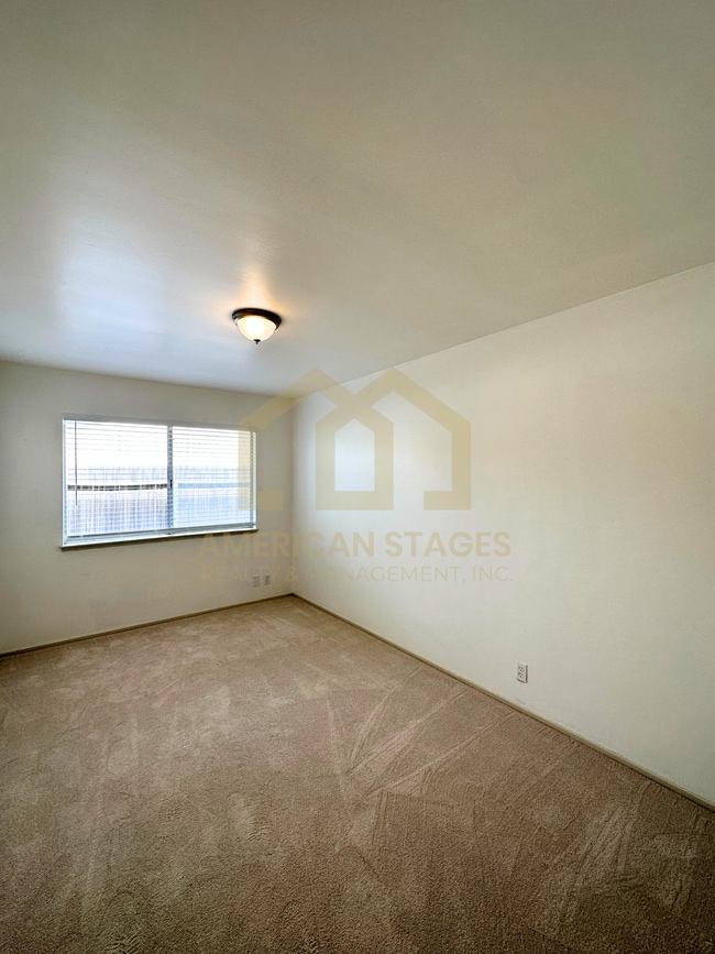 Building Photo - 309 S R St