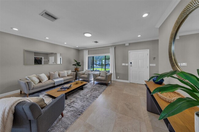 Building Photo - 616 Riviera Isle Dr