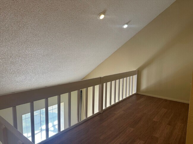 Building Photo - This duplex offers 3 spacious bedrooms, 2....