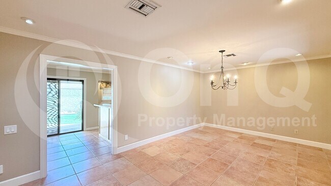 Building Photo - 3821 S Kenwood Ln