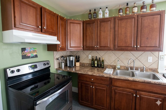 Building Photo - 710 Emmet St