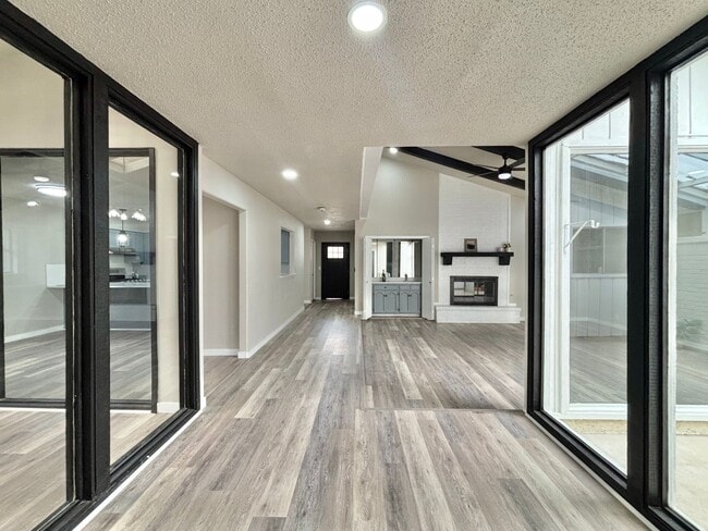 Building Photo - 5202 Metcalf-