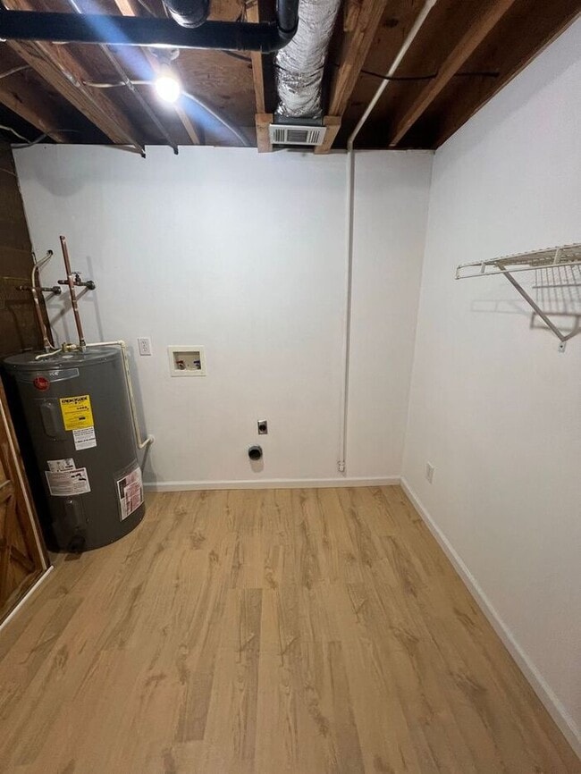 Building Photo - Charming 3 Bedroom, 2 Bath Split-Level Ran...