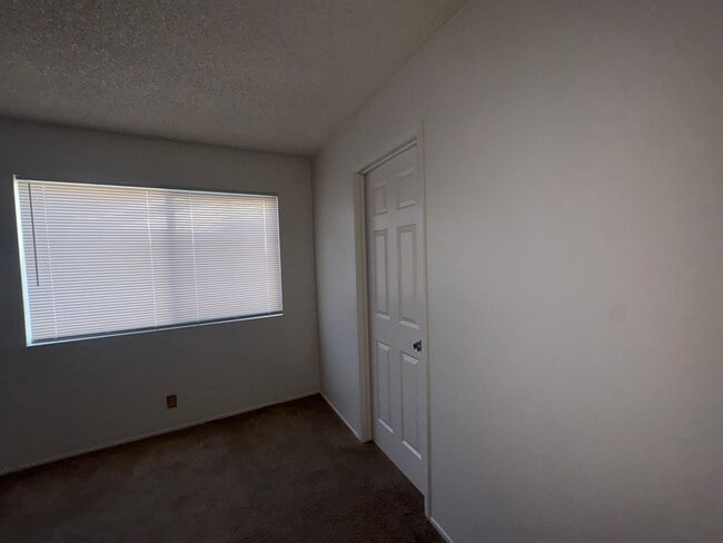 Building Photo - 731 Northampton Dr