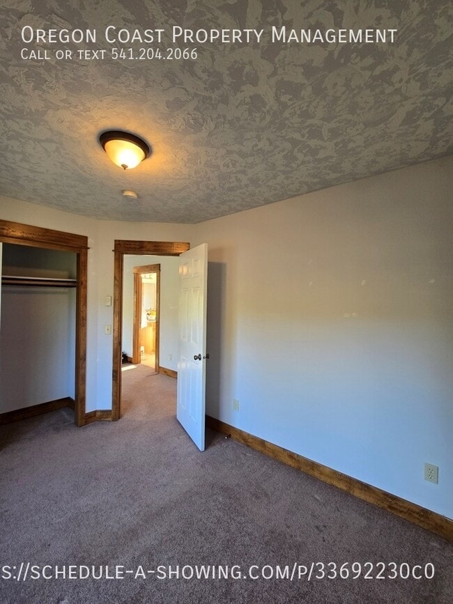 Building Photo - 1025 Wilson River Loop