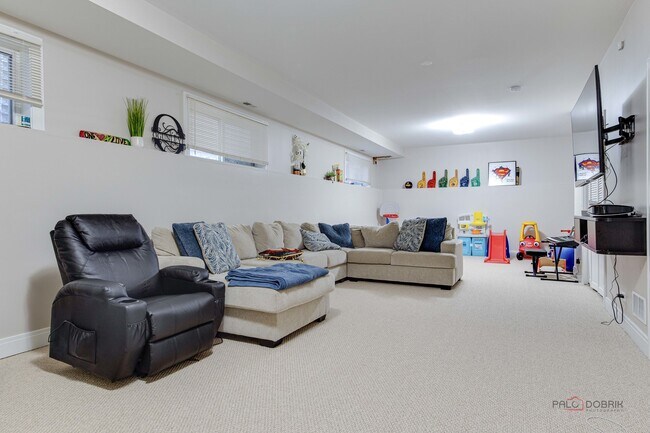 Building Photo - 3931 S Wells St