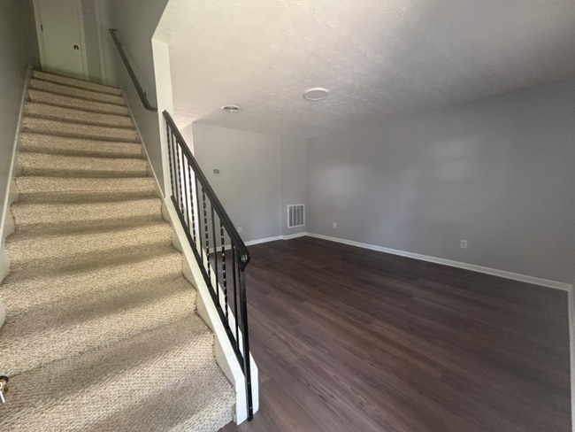 Primary Photo - 110 Townhouse Dr