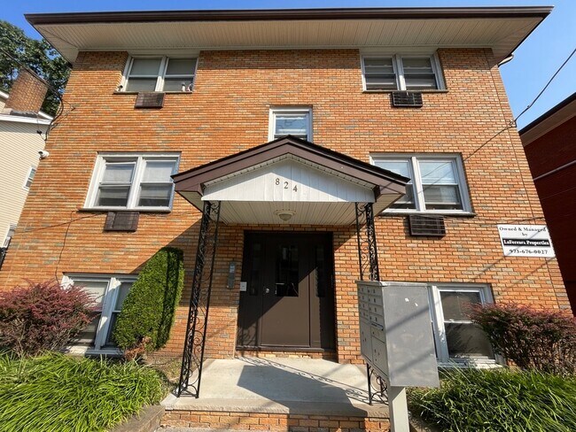 Building Photo - 824-828-832 Grove St