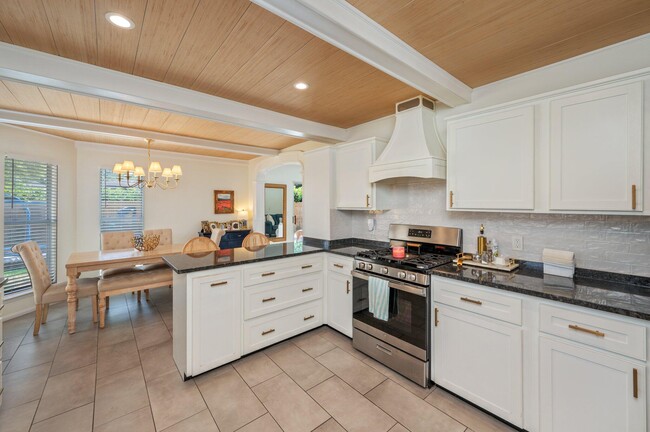 Building Photo - 4522 Parkwood Ln