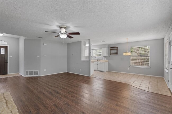 Building Photo - 913 Dover Pass