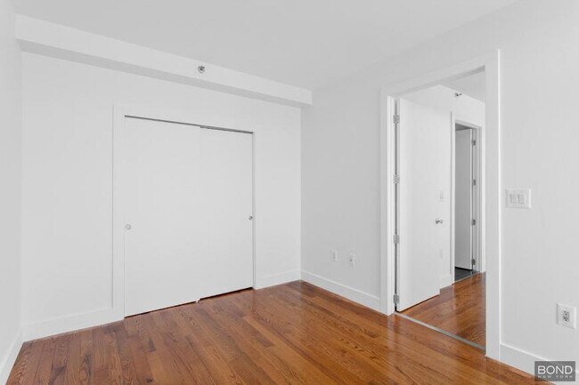 Building Photo - 1 bedroom in Astoria NY 11102