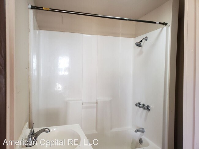 Building Photo - 5 br, 1.5 bath House - 202 Harmon St