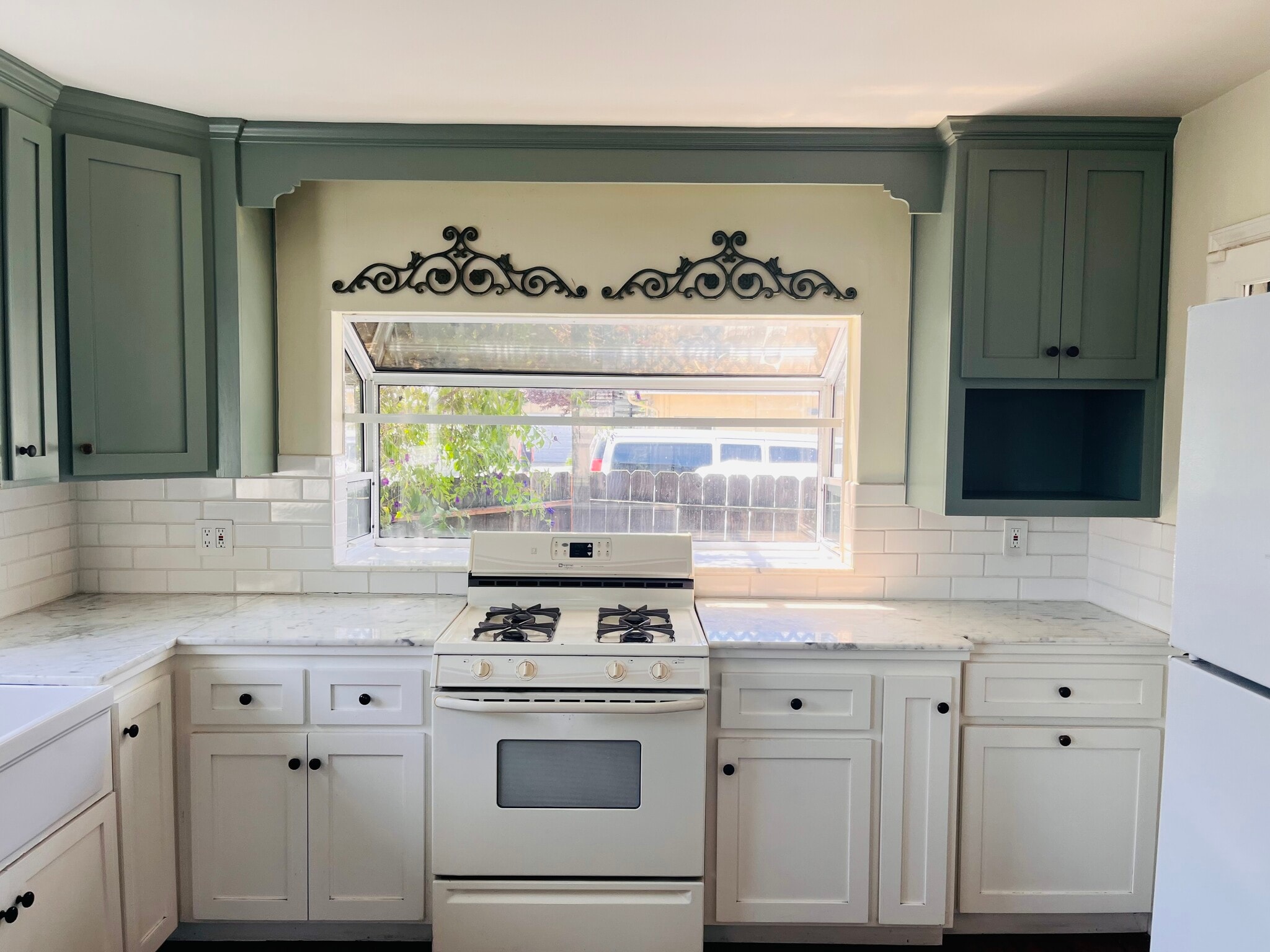 Building Photo - 233 Cherry Way